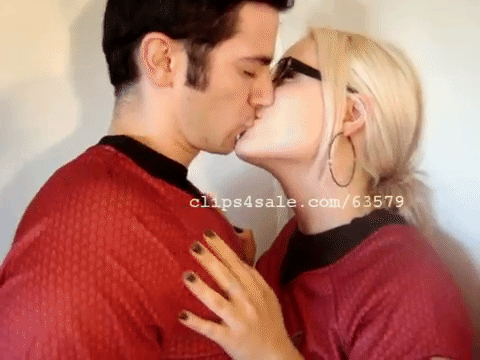 Gif - Wes and Taylor Kissing Part2 Video4
