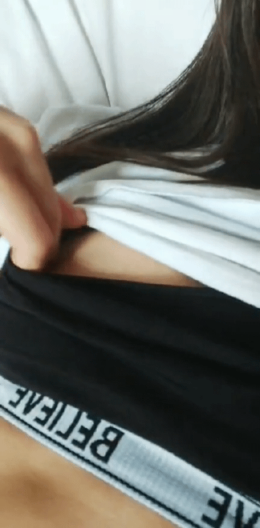 Gif - Little nipple reveal from Ayla (@ayla_dra on instagram)